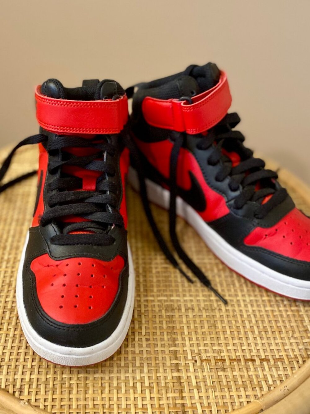 Nike Kids' Grade School Court Borough Mid 2 "BRED"